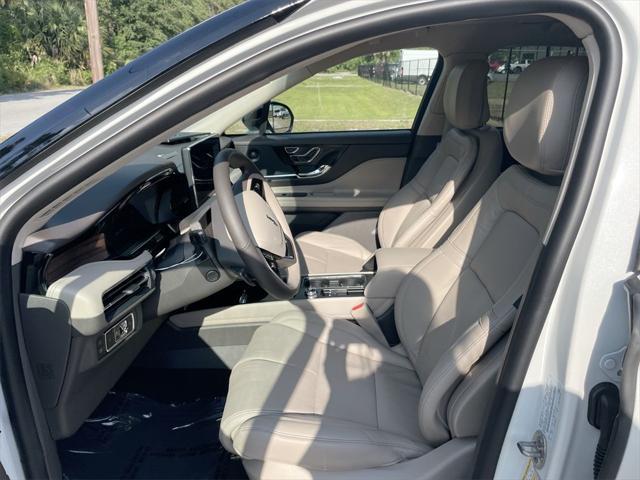 Photo of 2024 Pristine White Lincoln Corsair