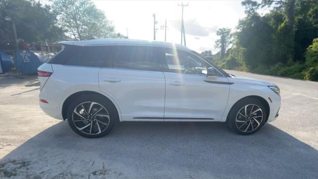 Photo of 2024 Pristine White Lincoln Corsair