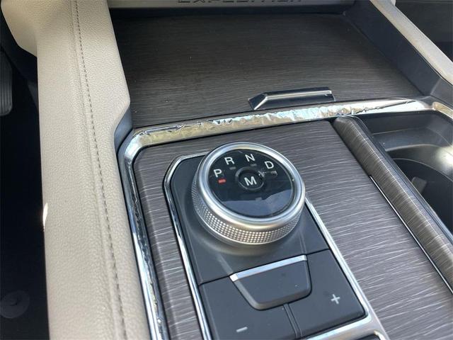 Photo of 2023 Black Metallic Ford Expedition