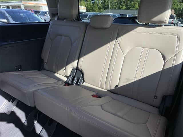 Photo of 2023 Black Metallic Ford Expedition