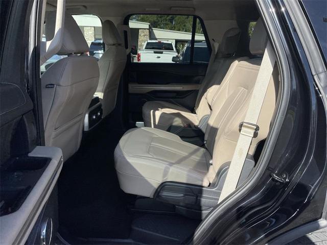 Photo of 2023 Black Metallic Ford Expedition
