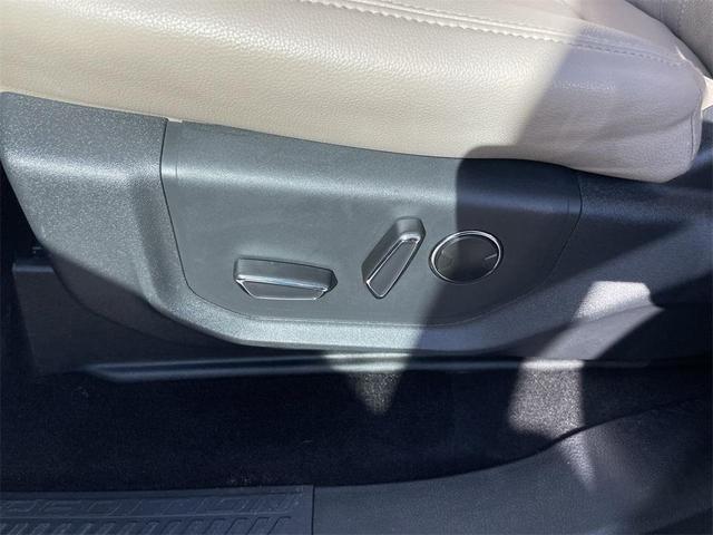 Photo of 2023 Black Metallic Ford Expedition