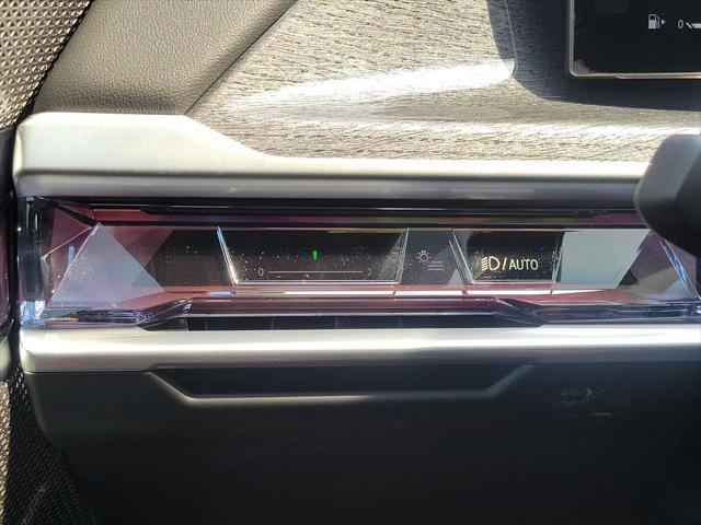 Photo of 2025 White BMW 760