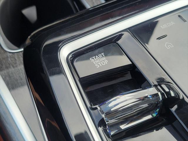 Photo of 2025 White BMW 760