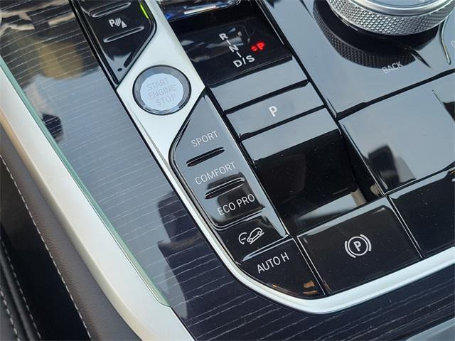 Photo of 2026 White BMW X7