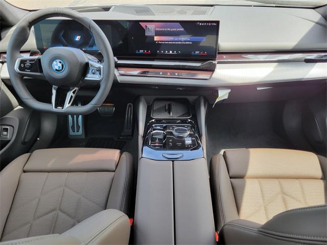 Photo of 2025 Oxide Grey Metallic BMW i5