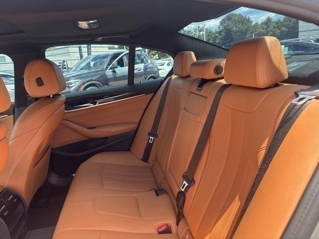 Photo of 2021 Gray BMW 540
