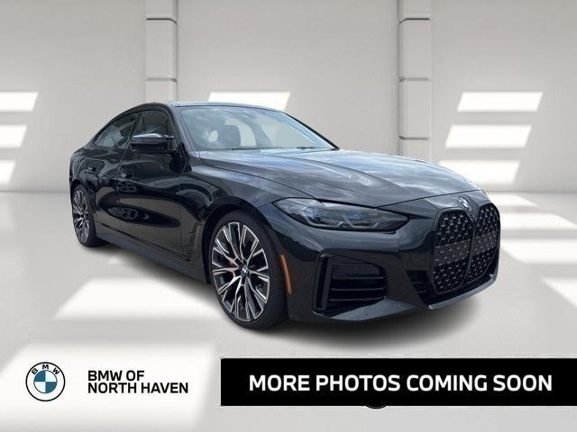 Photo of 2022 Black Sapphire Metallic BMW M440