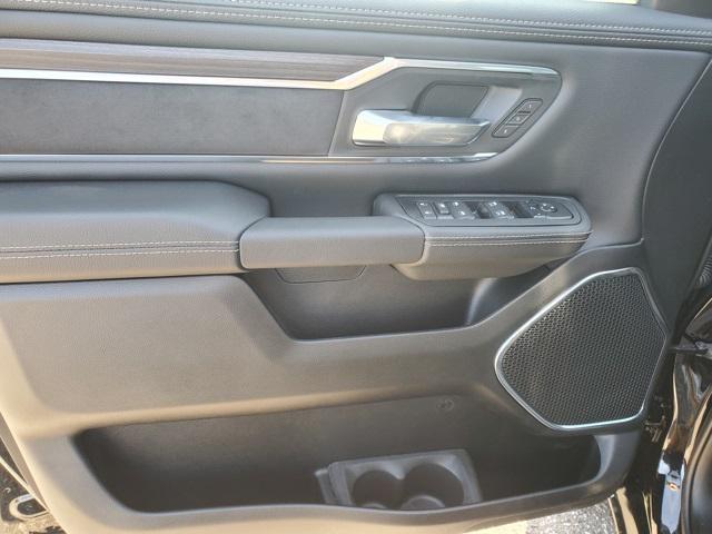 Photo of 2026 Diamond Black Crystal Pearlcoat RAM 1500