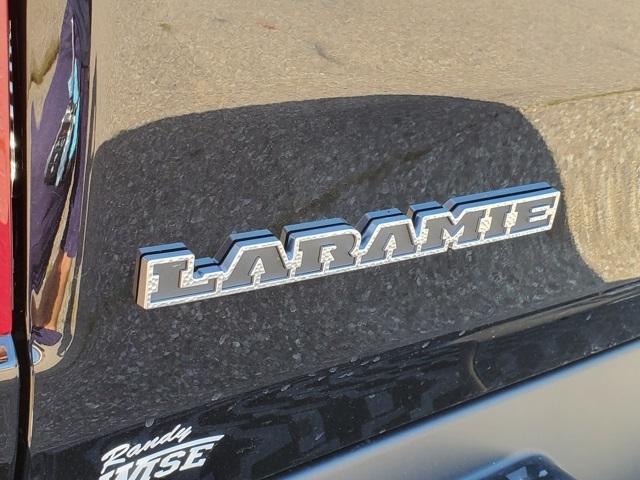 Photo of 2026 Diamond Black Crystal Pearlcoat RAM 1500
