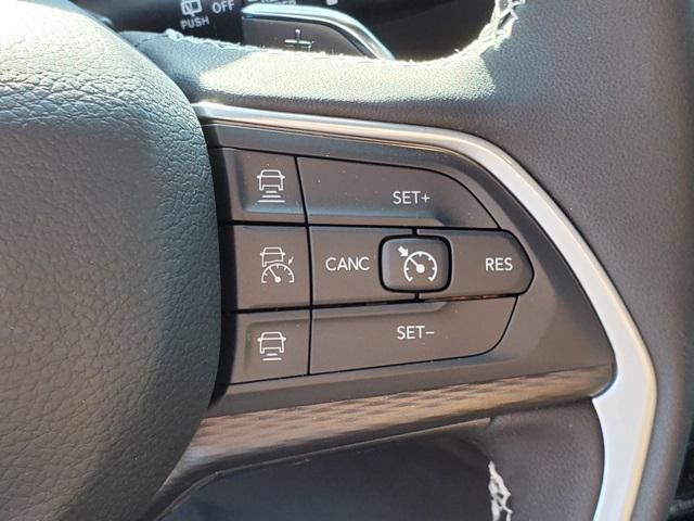 Photo of 2025 Diamond Black Crystal Pearlcoat Jeep Grand Cherokee L