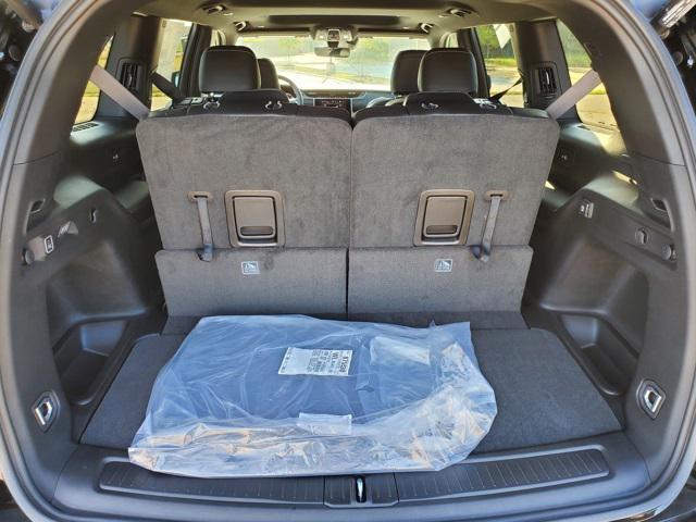 Photo of 2025 Diamond Black Crystal Pearlcoat Jeep Grand Cherokee L