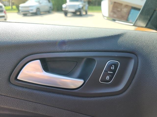 Photo of 2017 Orange Ford Escape