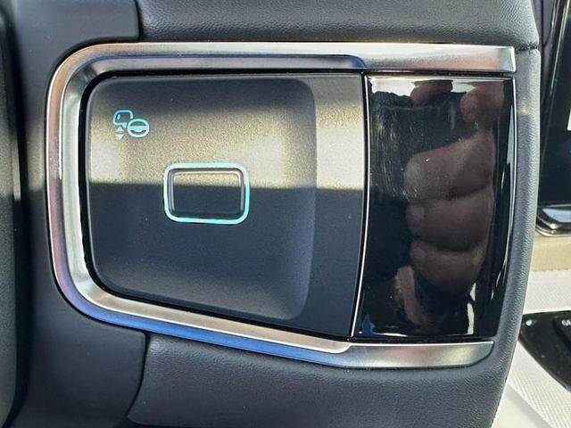 Photo of 2025 White Tri-Coat Ford Expedition