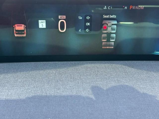 Photo of 2025 White Tri-Coat Ford Expedition