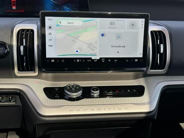 Photo of 2025 White Tri-Coat Ford Expedition