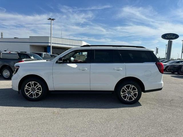 Photo of 2025 White Tri-Coat Ford Expedition