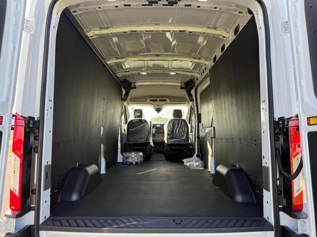 Photo of 2025 Oxford White Ford Transit-250