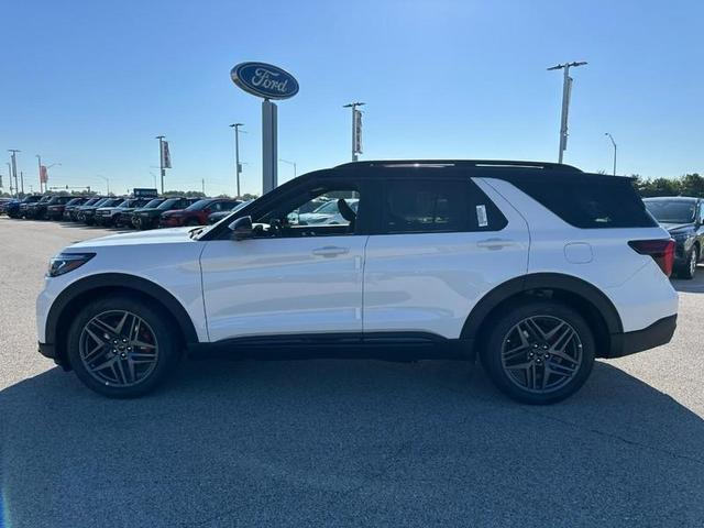 Photo of 2025 White Tri-Coat Ford Explorer