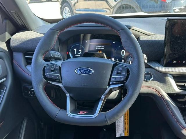 Photo of 2025 White Tri-Coat Ford Explorer