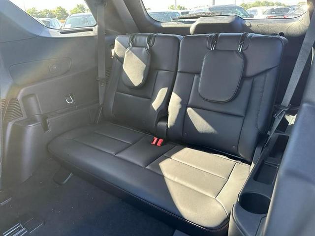 Photo of 2025 White Tri-Coat Ford Explorer