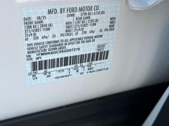Photo of 2025 White Tri-Coat Ford Explorer