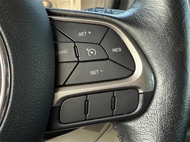 Photo of 2022 Alpine White Clearcoat Jeep Renegade