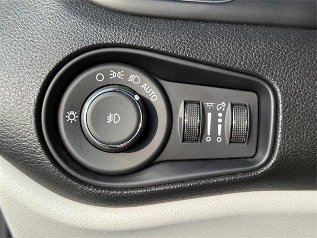 Photo of 2022 Alpine White Clearcoat Jeep Renegade