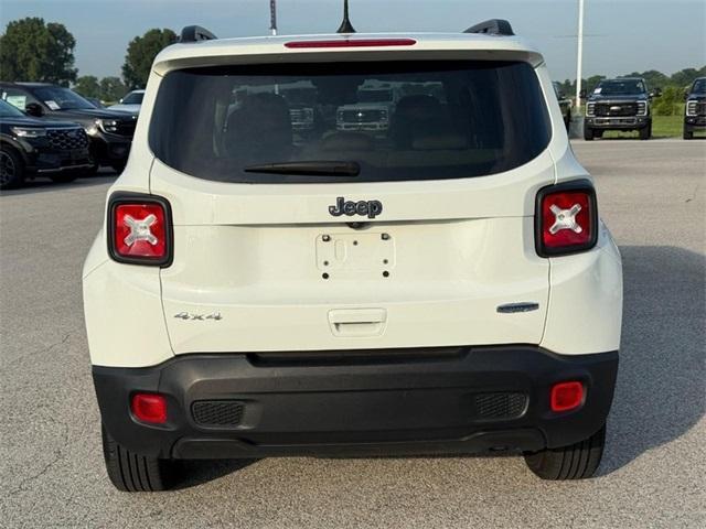 Photo of 2022 Alpine White Clearcoat Jeep Renegade