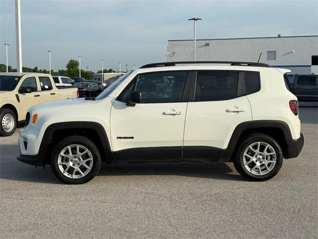 Photo of 2022 Alpine White Clearcoat Jeep Renegade