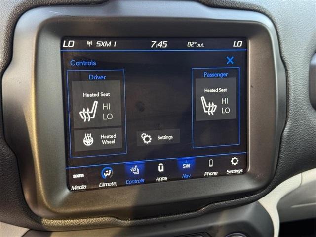 Photo of 2022 Alpine White Clearcoat Jeep Renegade