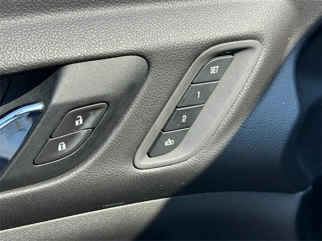 Photo of 2021 White Frost Tri-Coat GMC Acadia