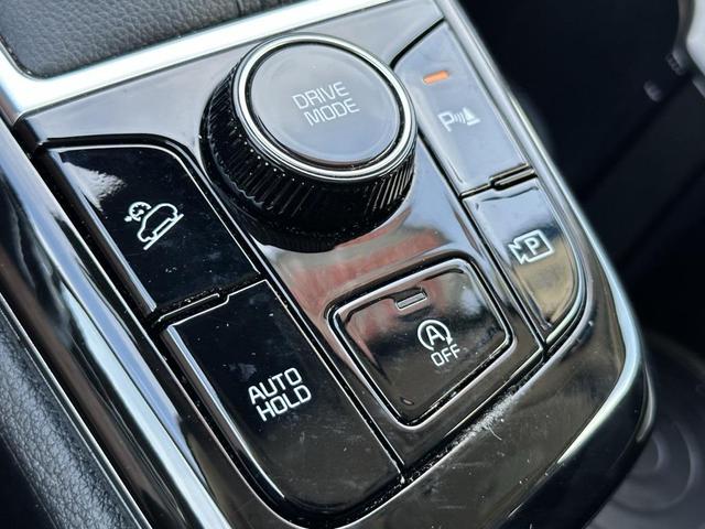 Photo of 2023 Glacial White Pearl Kia Sportage