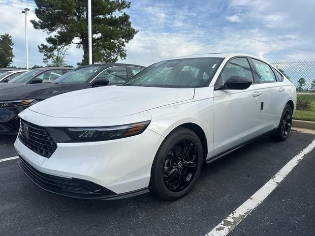 Photo of 2025 Platinum White Pearl Honda Accord