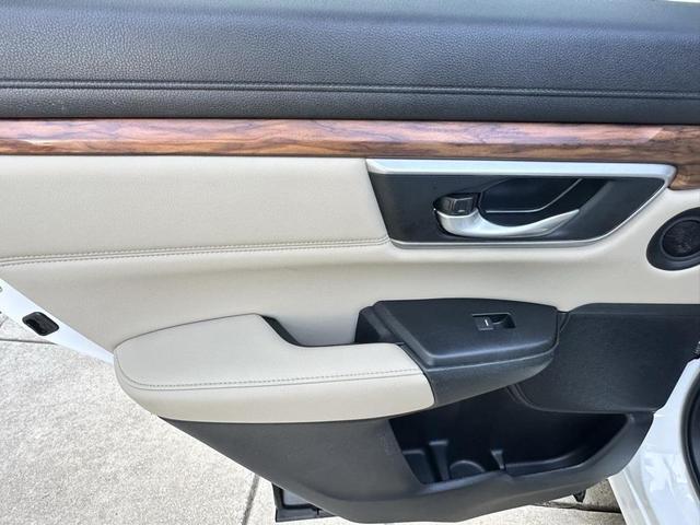 Photo of 2022 Platinum White Pearl Honda CR-V