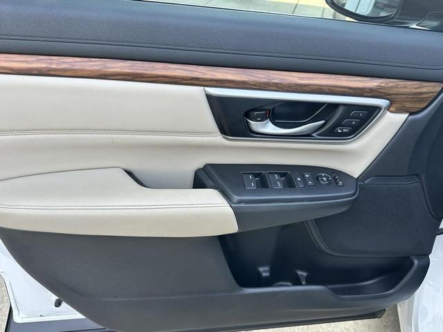 Photo of 2022 Platinum White Pearl Honda CR-V