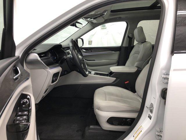 Photo of 2022 Bright White Clearcoat Jeep Grand Cherokee L