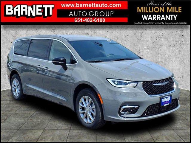 Photo of 2025 Ceramic Gray Clearcoat Chrysler Pacifica