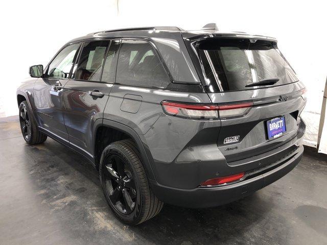 Photo of 2024 Metallic Jeep Grand Cherokee