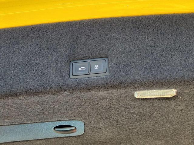 Photo of 2019 Gialllo Auge Lamborghini Urus