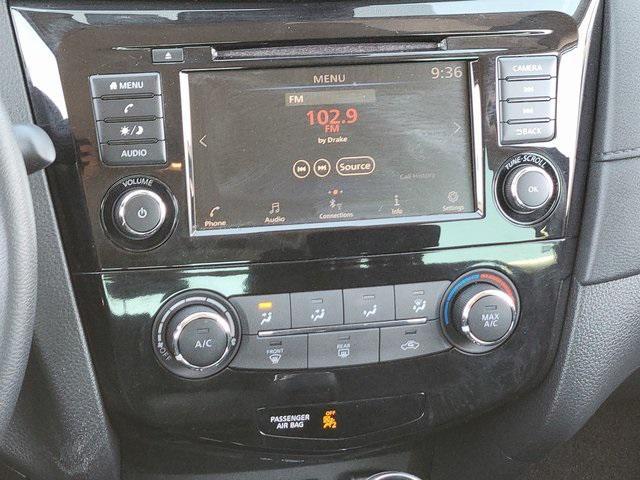 Photo of 2019 Magnetic Black Pearl Nissan Rogue
