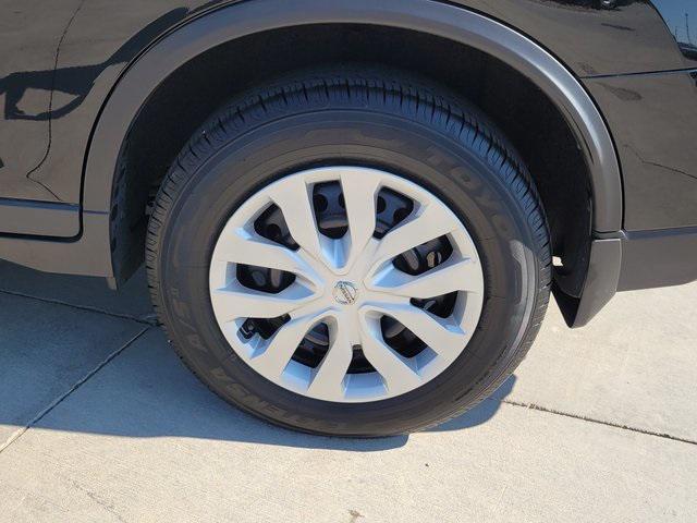 Photo of 2019 Magnetic Black Pearl Nissan Rogue