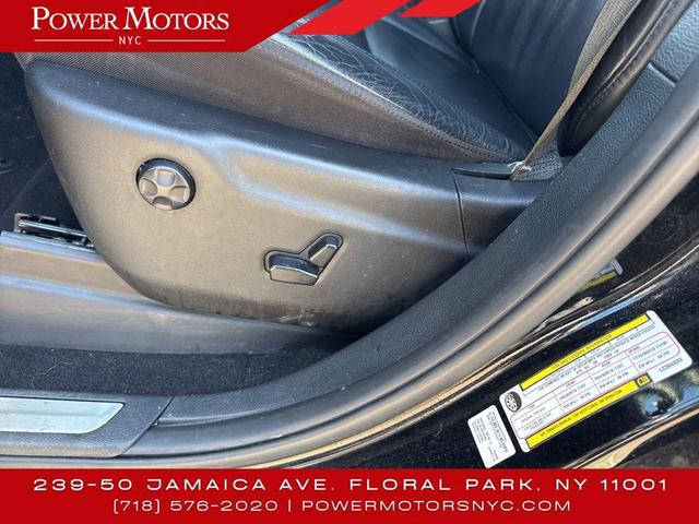 Photo of 2020 Diamond Black Crystal Pearlcoat Jeep Grand Cherokee