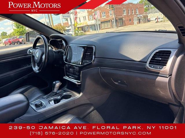 Photo of 2020 Diamond Black Crystal Pearlcoat Jeep Grand Cherokee