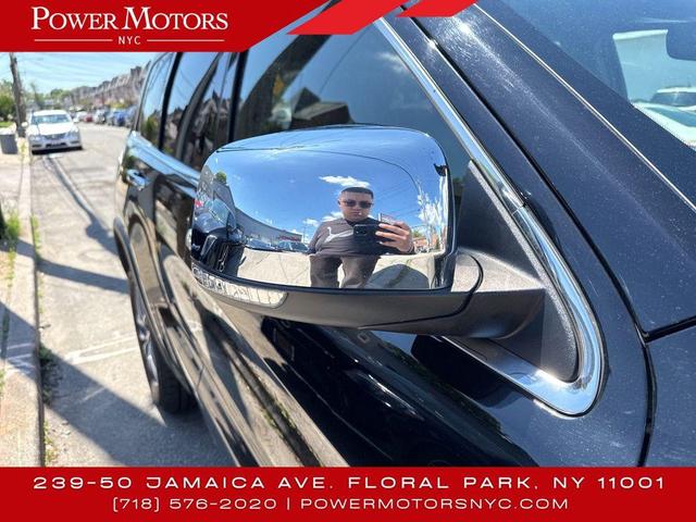 Photo of 2020 Diamond Black Crystal Pearlcoat Jeep Grand Cherokee