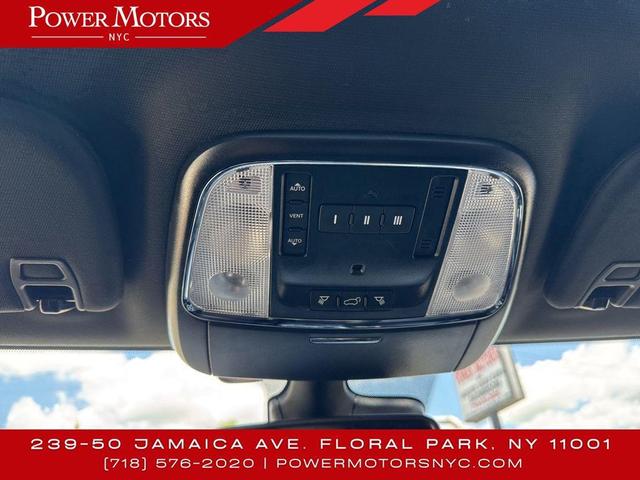 Photo of 2020 Diamond Black Crystal Pearlcoat Jeep Grand Cherokee
