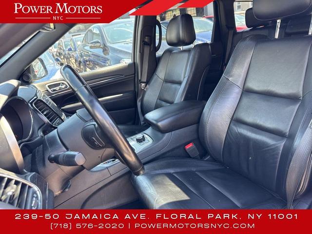 Photo of 2020 Diamond Black Crystal Pearlcoat Jeep Grand Cherokee