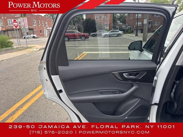 Photo of 2023 Mythos Black Metallic Audi Q7