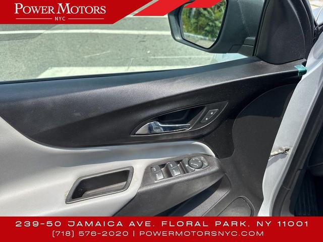Photo of 2020 Silver Ice Metallic Chevrolet Equinox
