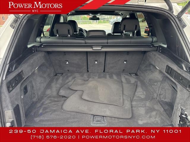 Photo of 2023 Phytonic Blue Metallic BMW X5 PHEV